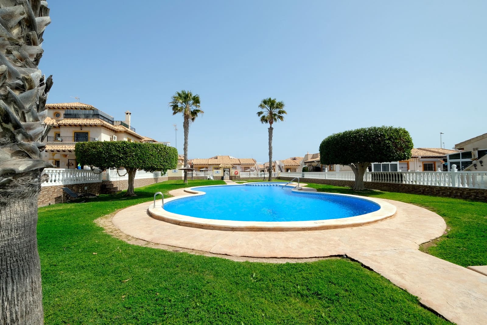 2 slaapkamer Bungalow te koop in Cabo Roig met zwembad - € 196.000 (Ref: 9763527)