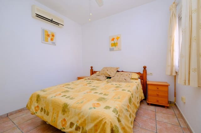 3 makuuhuone Huvila myytävänä paikassa Playa Flamenca, Orihuela mukana uima-altaan 
autotalli - 237 000 € (Ref: 9770335)