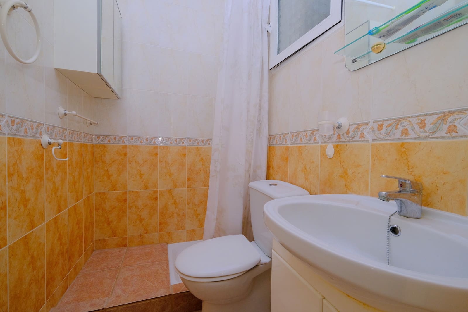 3 makuuhuone Huvila myytävänä paikassa Playa Flamenca mukana uima-altaan 
autotalli - 237 000 € (Ref: 9770335)