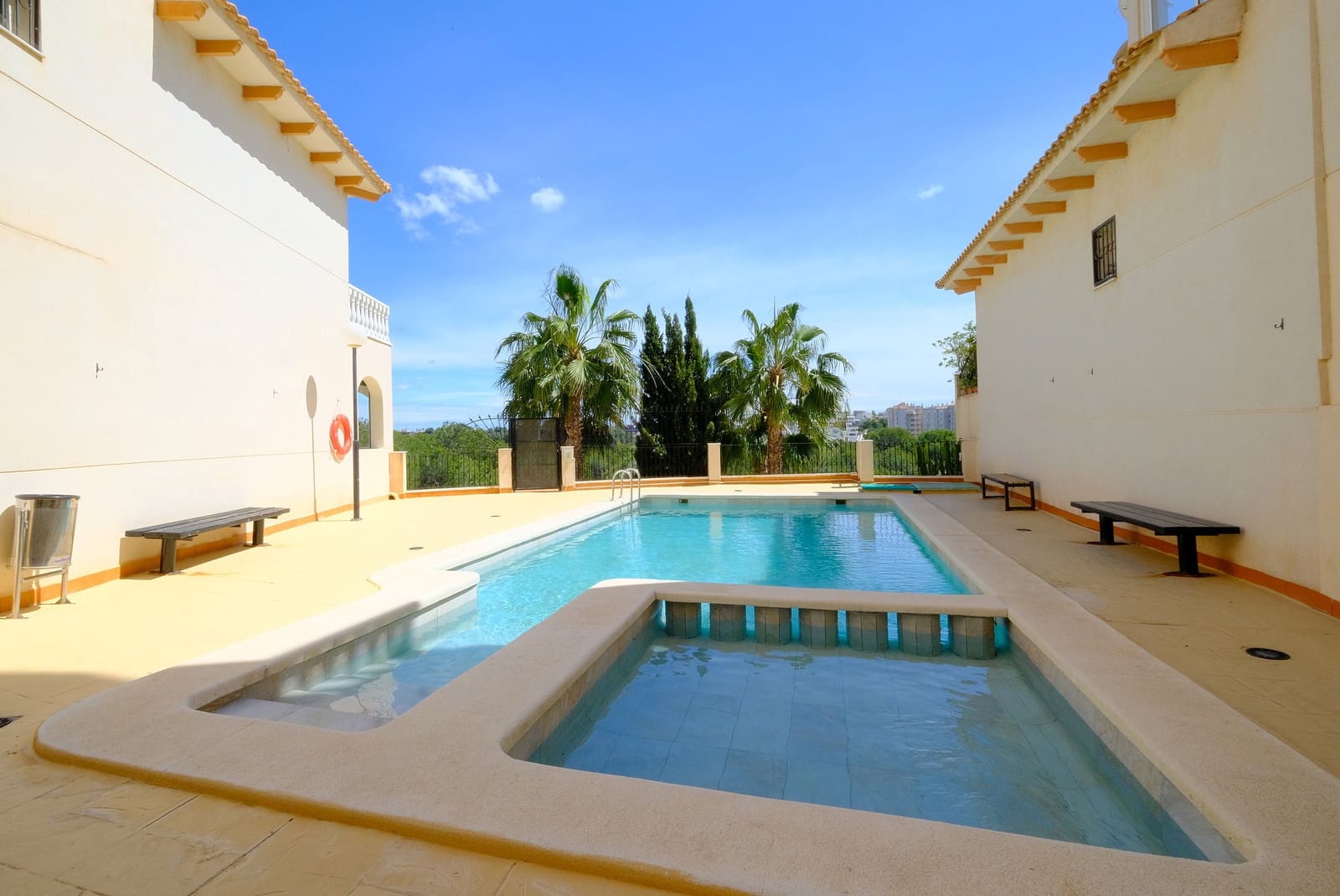 Apartamento de 2 habitaciones en Dehesa de Campoamor en venta con piscina garaje - 169.000 € (Ref: 9772772)