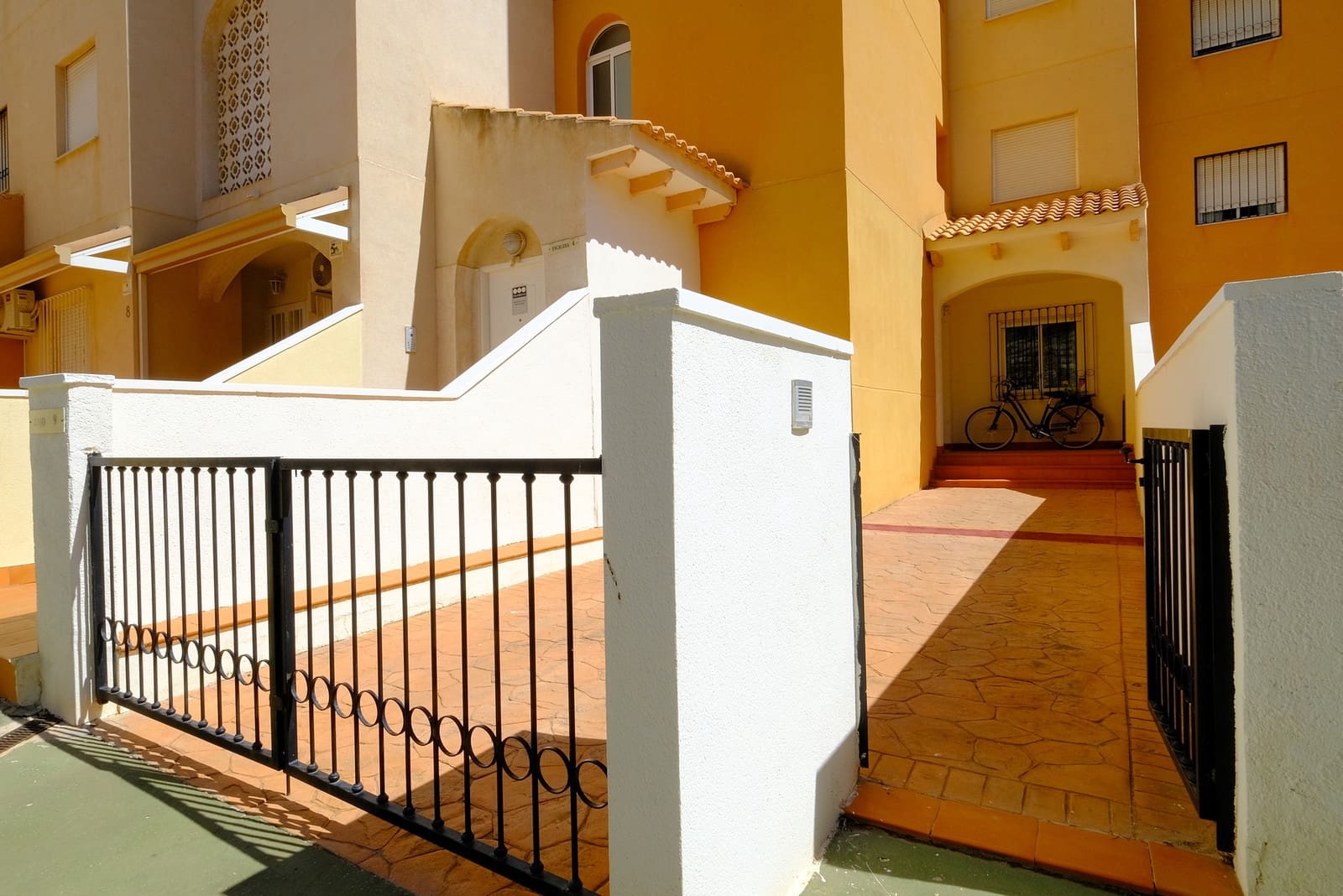 Apartamento de 2 habitaciones en Dehesa de Campoamor en venta con piscina garaje - 169.000 € (Ref: 9772772)