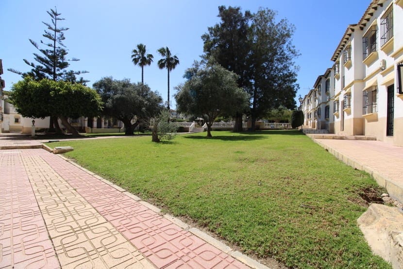 1 chambre Penthouse à vendre à Villamartin avec piscine - 105 000 € (Ref: 9777733)