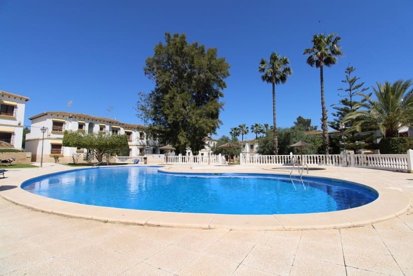 1 chambre Penthouse à vendre à Villamartin avec piscine - 105 000 € (Ref: 9777733)