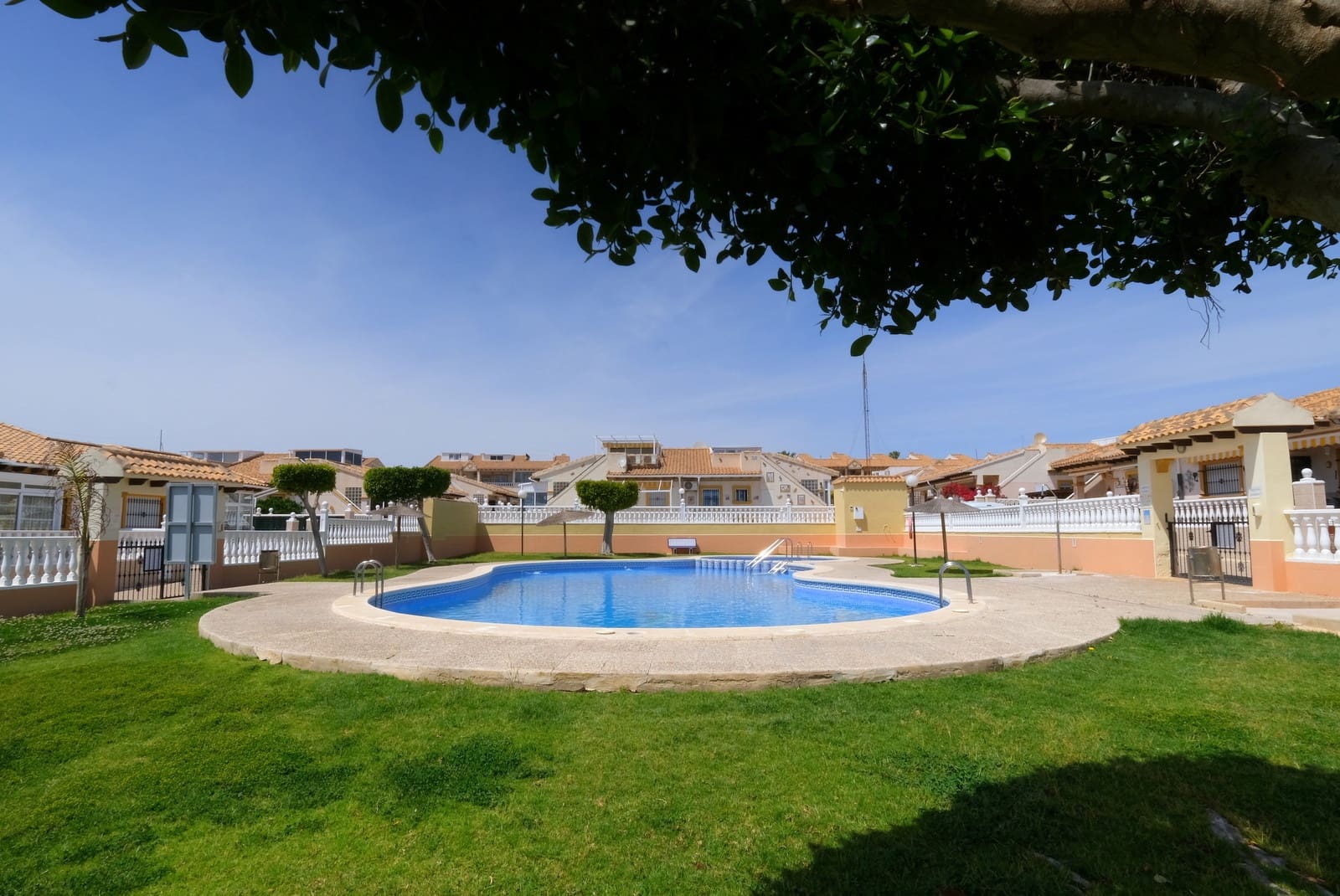 2 soverom Leilighet til salgs i Cabo Roig med svømmebasseng garasje - € 179 995 (Ref: 9794268)