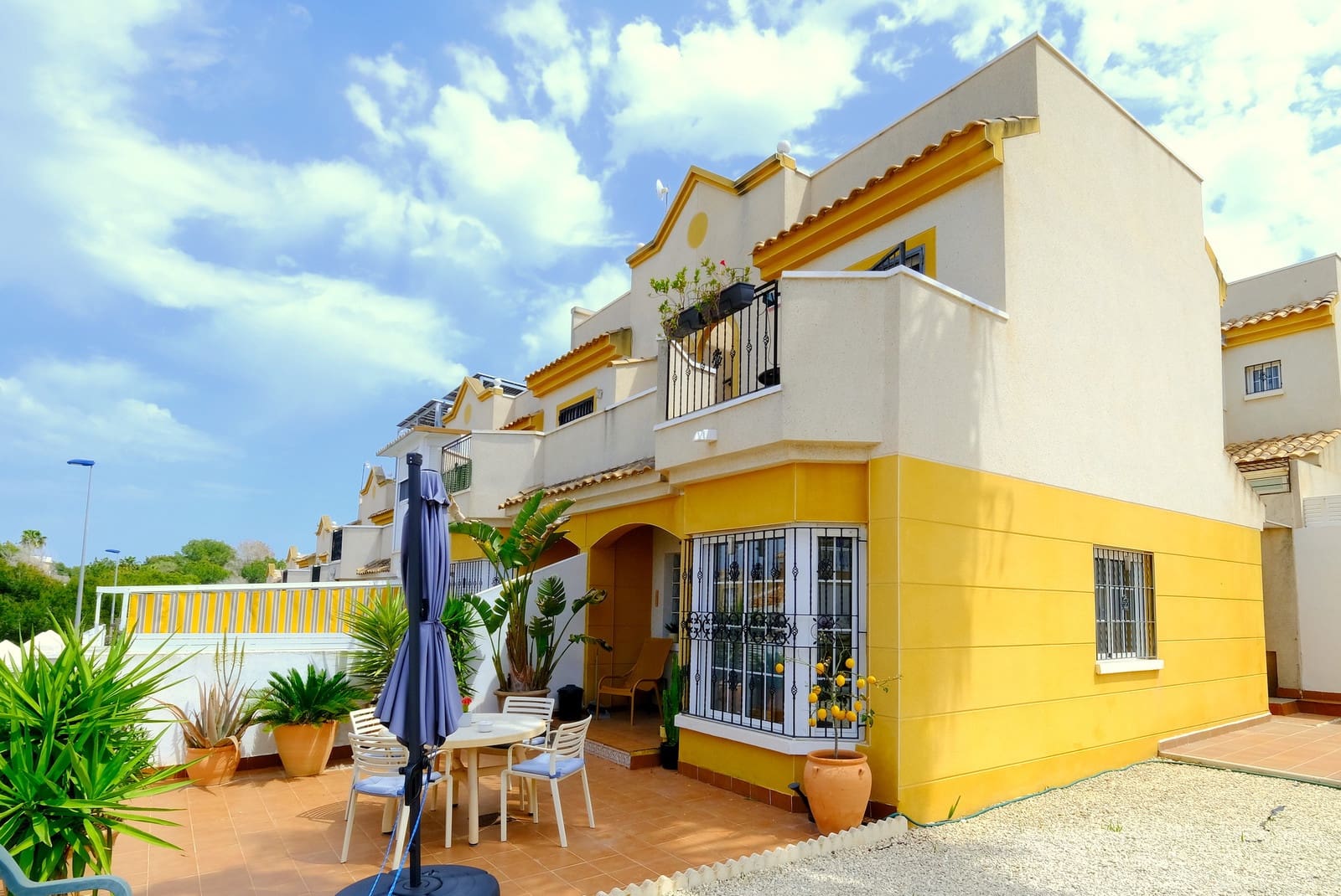 2 bedroom Townhouse for sale in Los Balcones with pool garage - € 247,000 (Ref: 9797530)