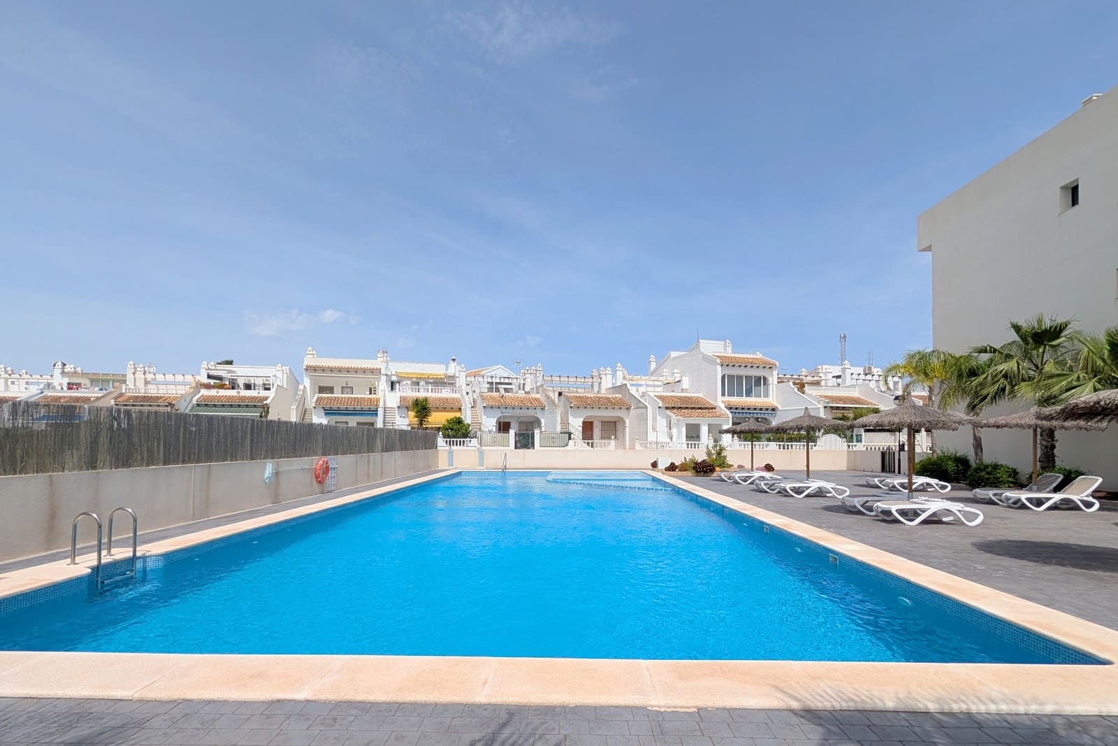 2 makuuhuone Huoneisto myytävänä paikassa Villamartin mukana uima-altaan 
autotalli - 319 950 € (Ref: 9798920)