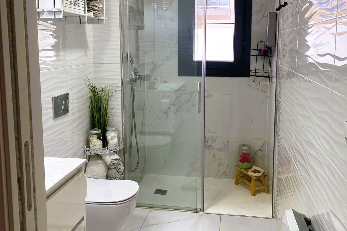 3 soveværelse Lejlighed til salg i Guardamar del Segura med swimmingpool garage - € 369.900 (Ref: 9804066)