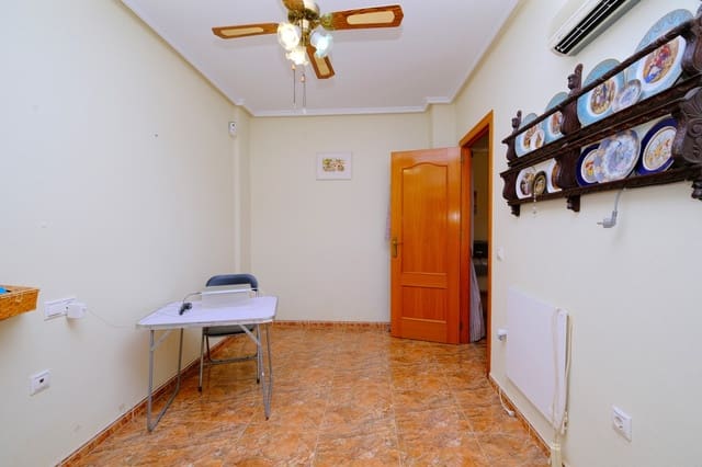 3 makuuhuone Omakotitalo myytävänä paikassa Los Dolses, Orihuela mukana uima-altaan 
autotalli - 219 995 € (Ref: 9806201)