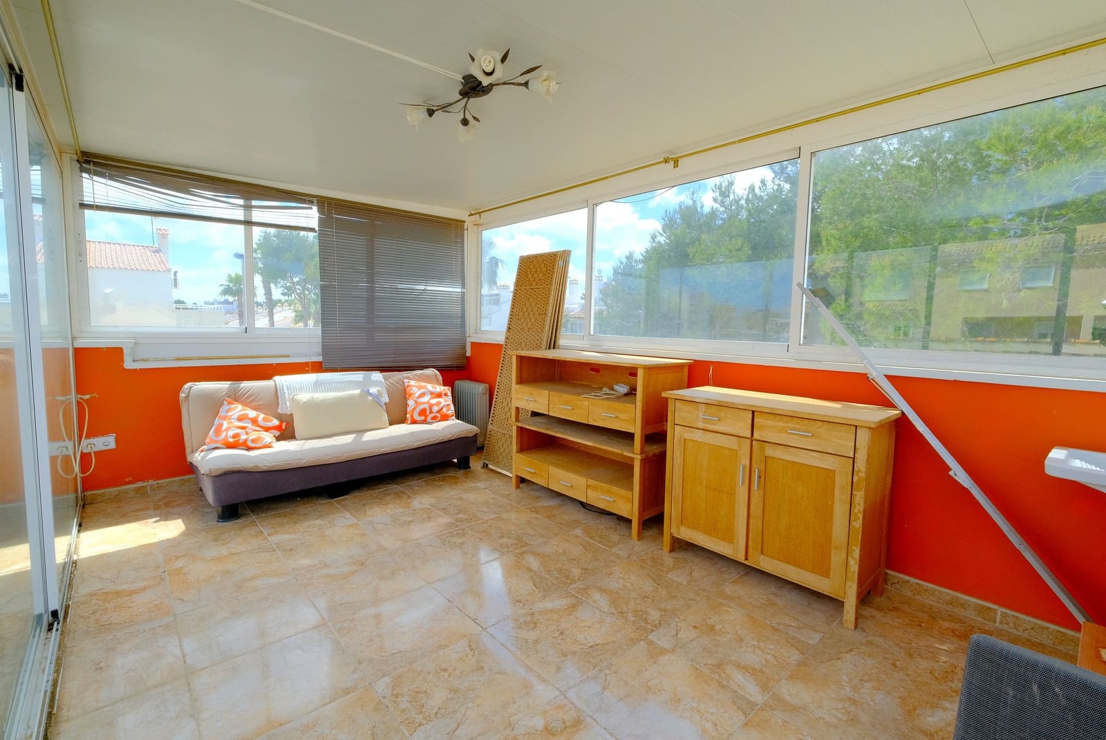 3 makuuhuone Omakotitalo myytävänä paikassa Los Dolses mukana uima-altaan 
autotalli - 219 995 € (Ref: 9806201)