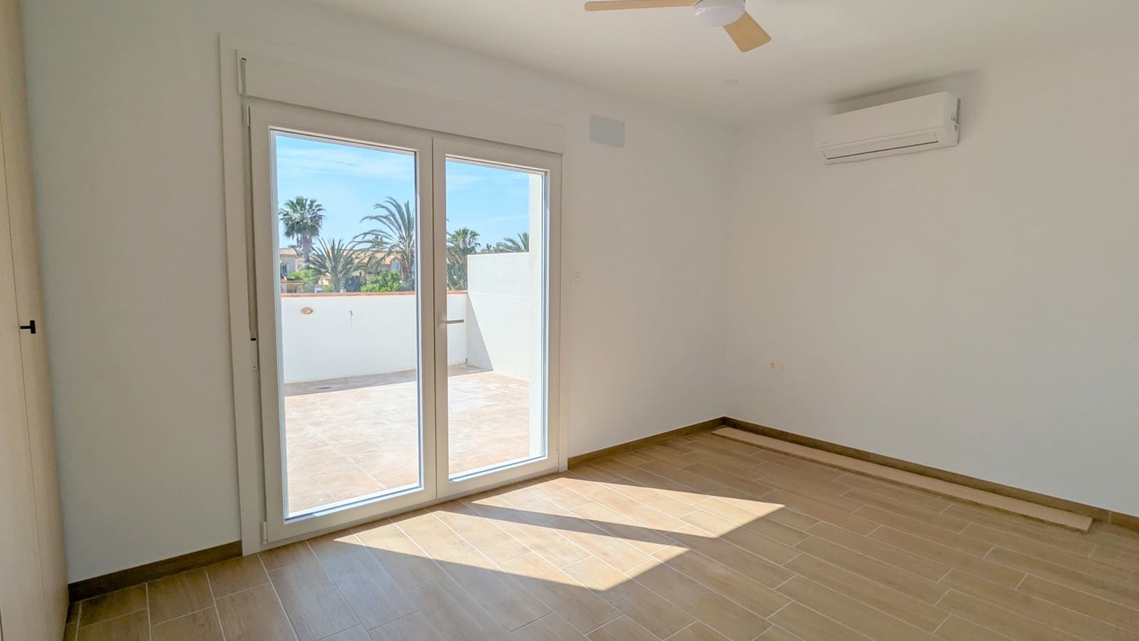 Ático de 2 habitaciones en Estrella de Mar en venta con piscina - 269.000 € (Ref: 9817773)