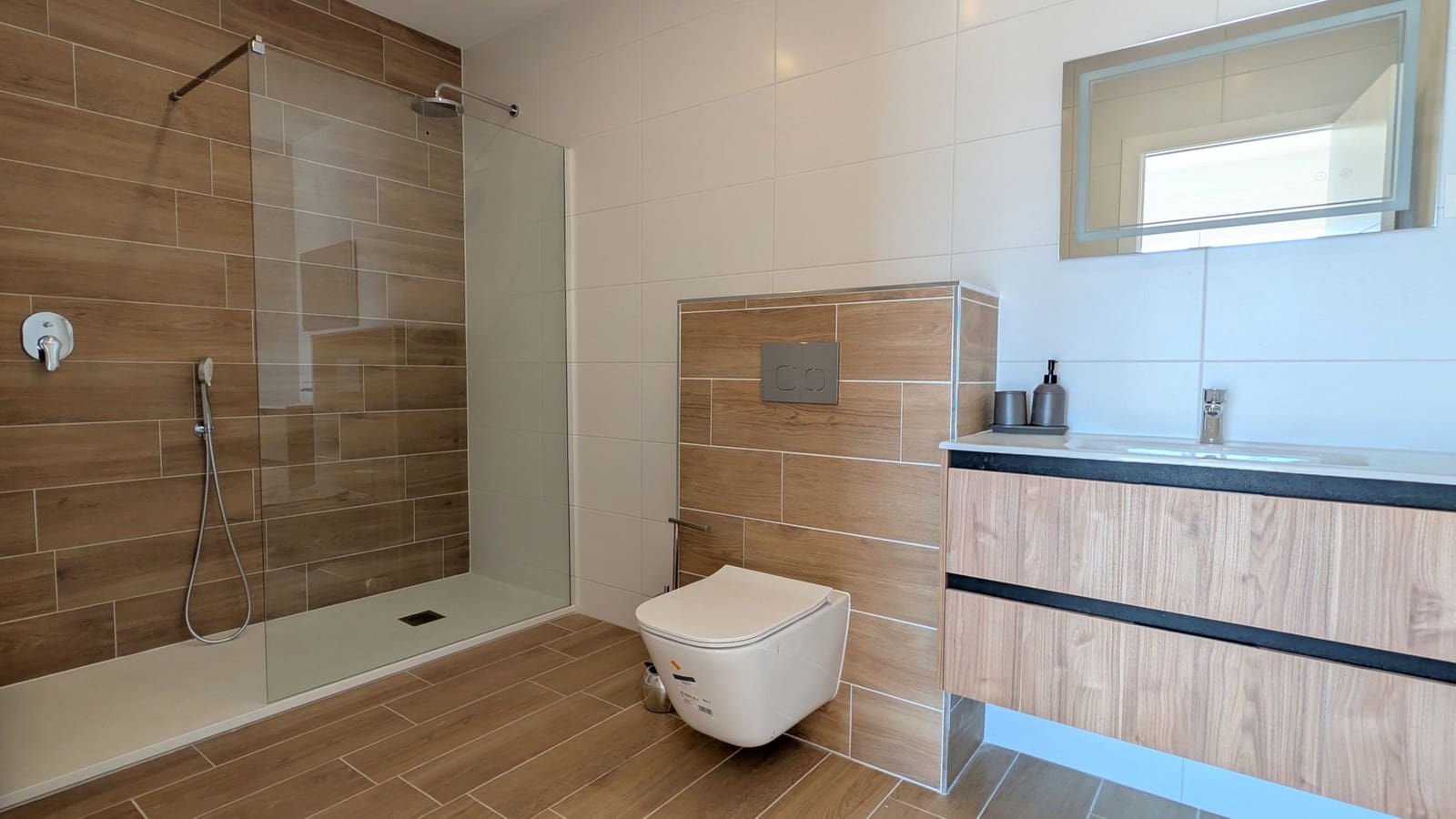 Ático de 2 habitaciones en Estrella de Mar en venta con piscina - 269.000 € (Ref: 9817773)