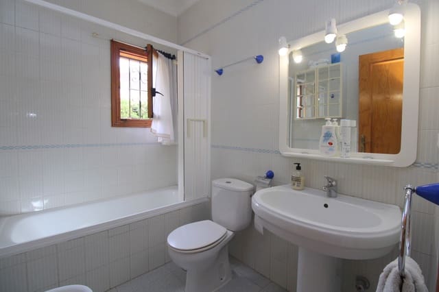 3 sypialnia Willa na sprzedaż w La Zenia, Orihuela z basenem garażem - 630 000 € (Ref: 9822331)