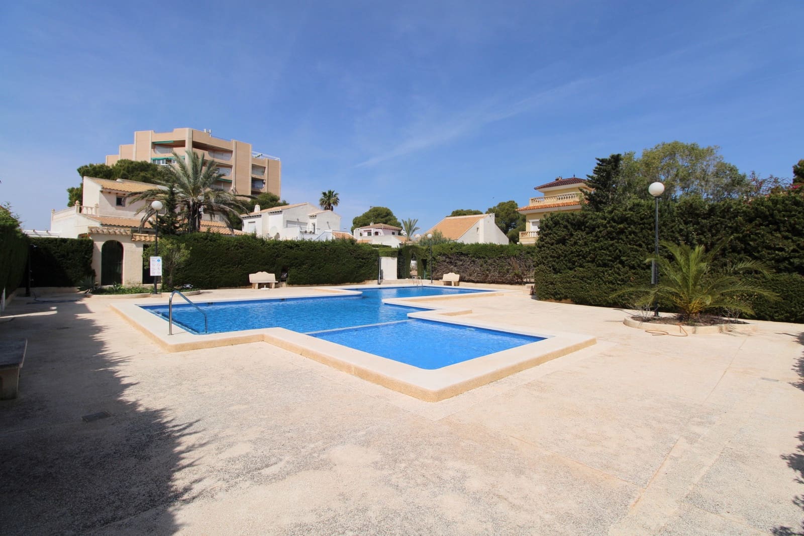 3 sypialnia Willa na sprzedaż w La Zenia z basenem garażem - 630 000 € (Ref: 9822331)