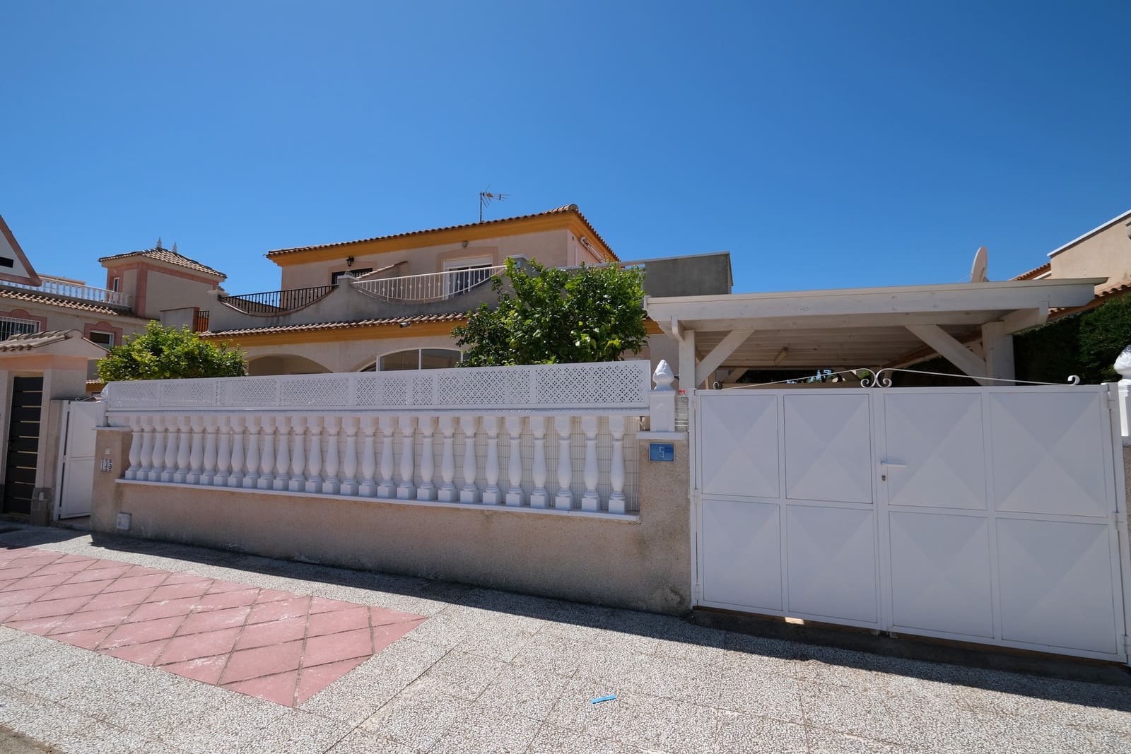 3 soveværelse Byhus til salg i Playa Flamenca med swimmingpool garage - € 209.000 (Ref: 9830844)