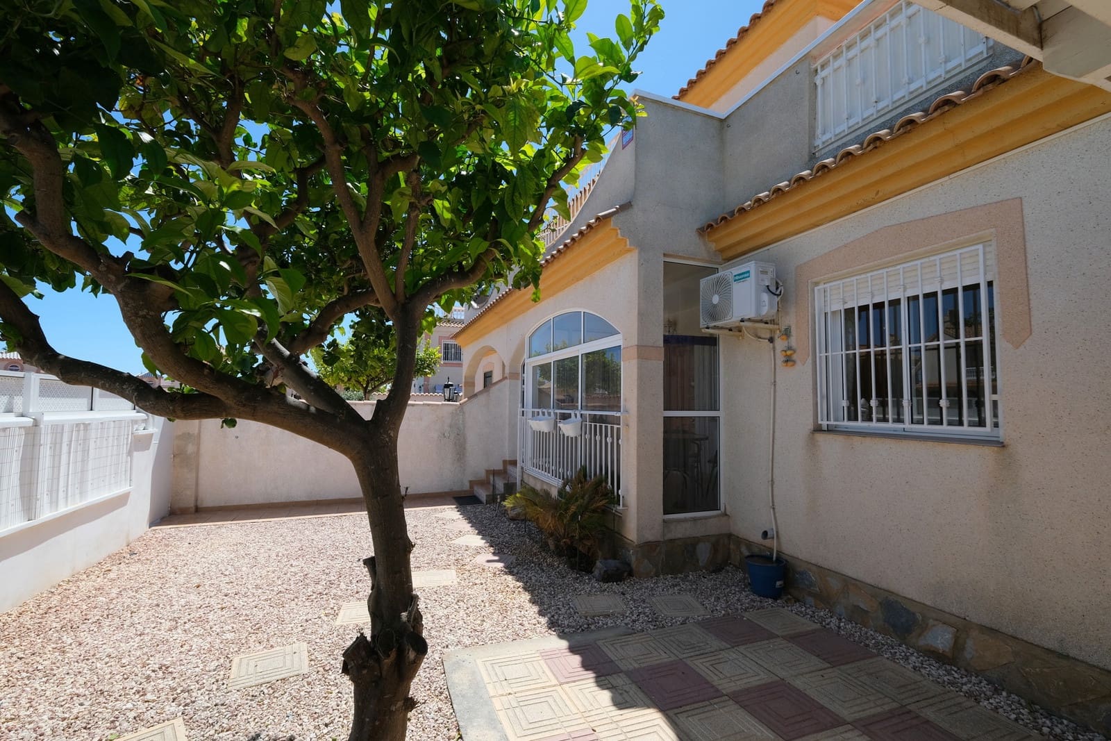 3 soveværelse Byhus til salg i Playa Flamenca med swimmingpool garage - € 209.000 (Ref: 9830844)