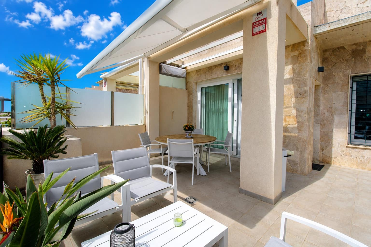 Casa de 3 habitaciones en Torrevieja en venta con piscina garaje - 370.000 € (Ref: 9835972)