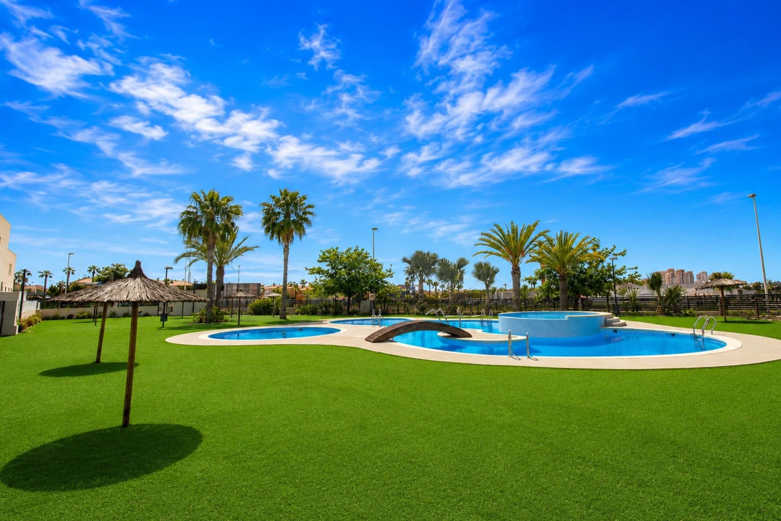 Casa de 3 habitaciones en Torrevieja en venta con piscina garaje - 370.000 € (Ref: 9835972)