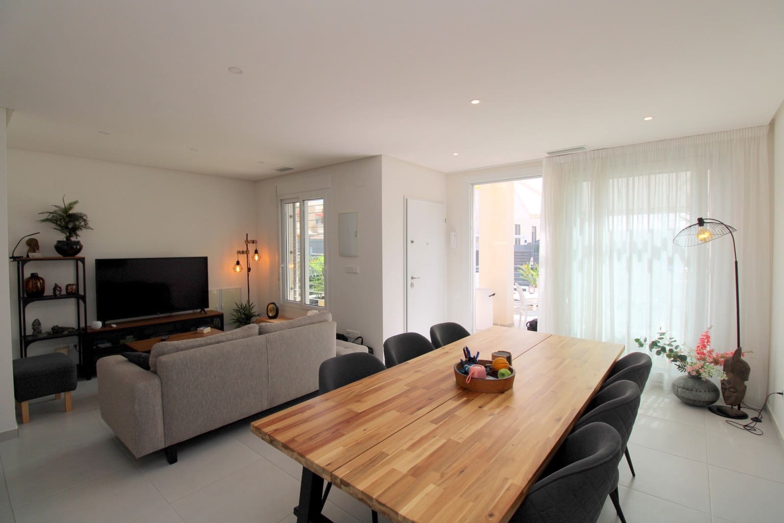 Casa de 3 habitaciones en Torrevieja en venta con piscina garaje - 370.000 € (Ref: 9835972)