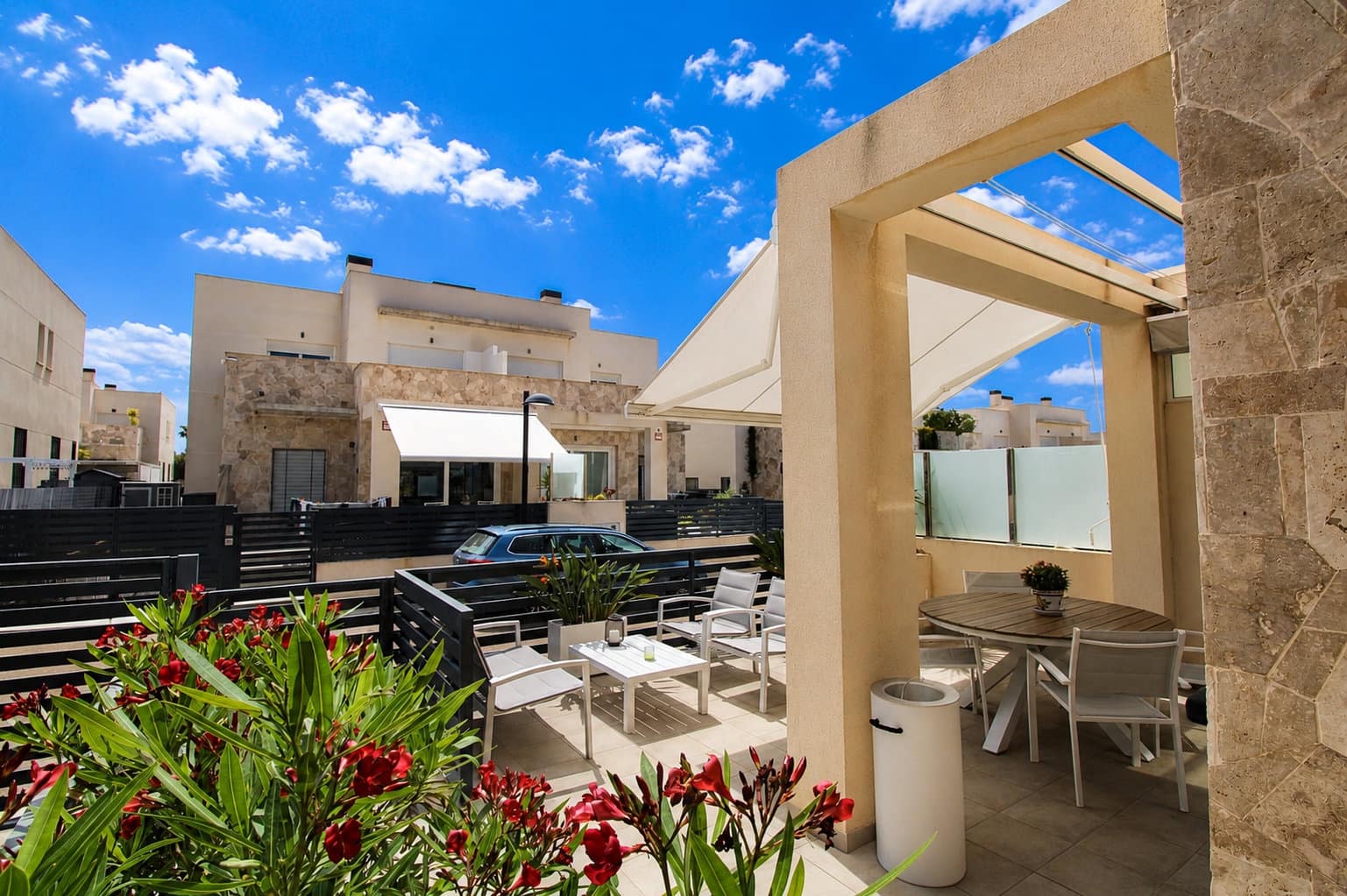 Casa de 3 habitaciones en Torrevieja en venta con piscina garaje - 370.000 € (Ref: 9835972)
