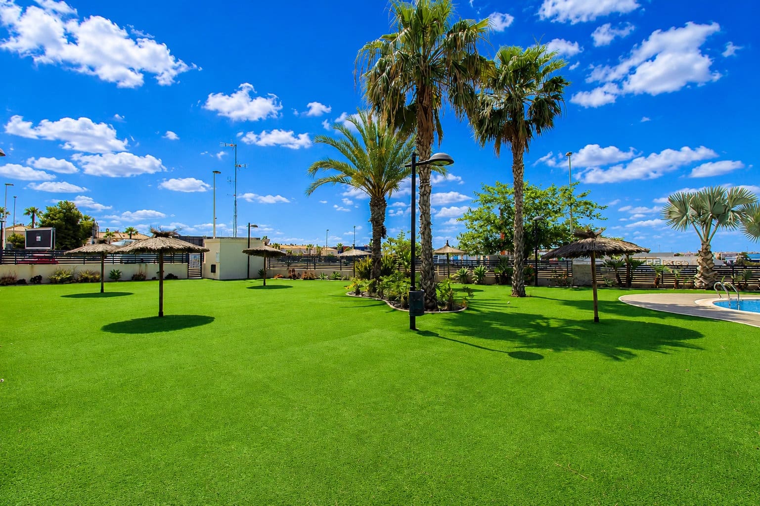 Casa de 3 habitaciones en Torrevieja en venta con piscina garaje - 370.000 € (Ref: 9835972)