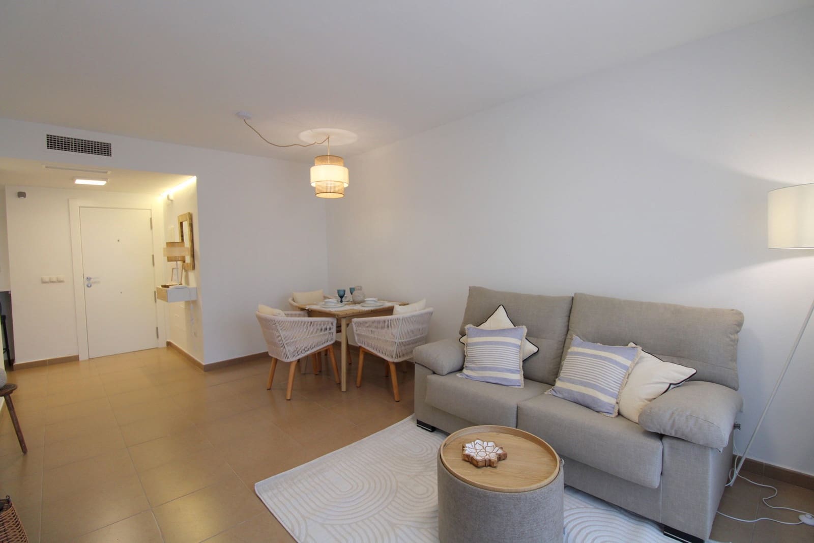 Apartamento de 2 habitaciones en Torrevieja en venta - 169.700 € (Ref: 9849121)