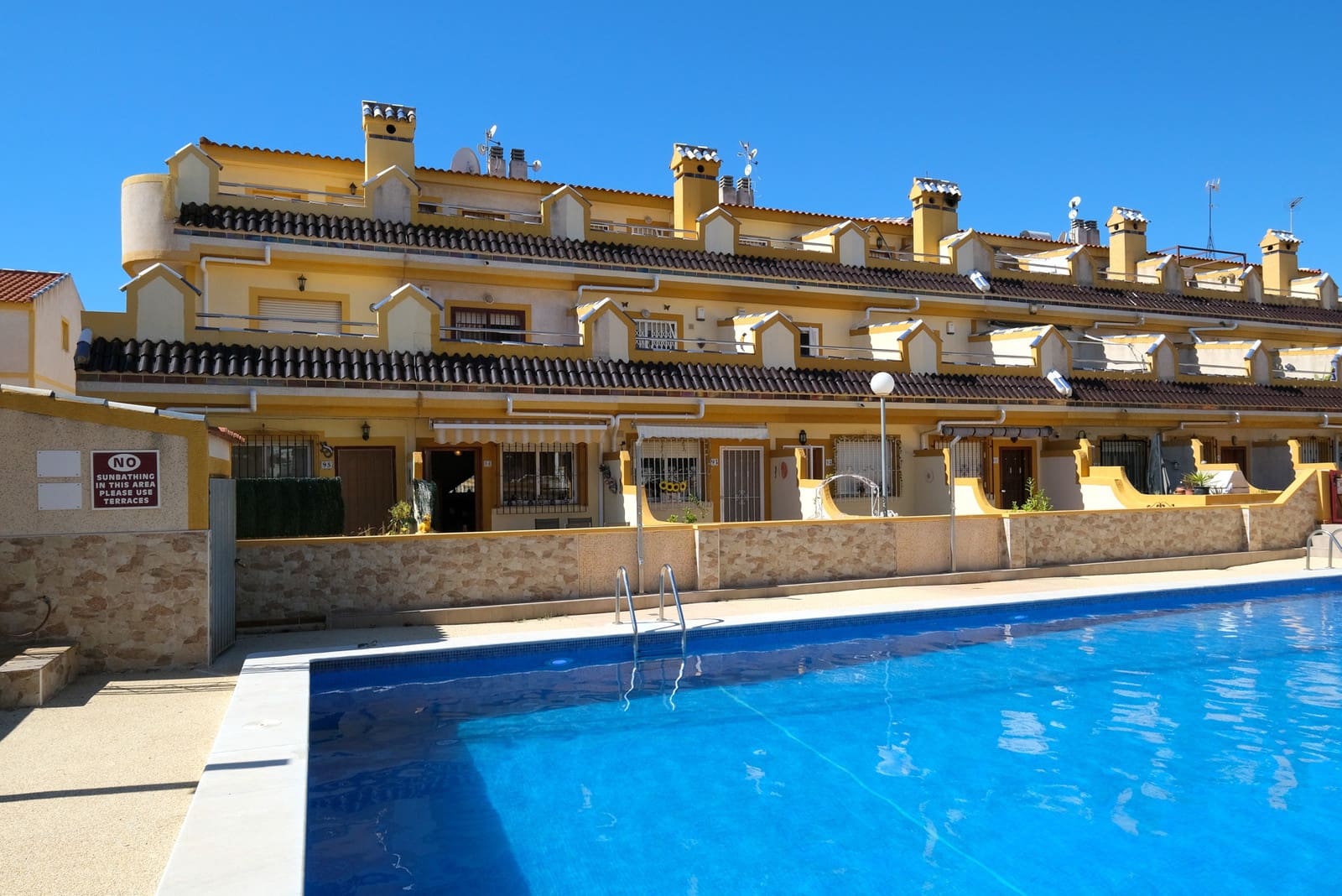 3 slaapkamer Huis te koop in Playa Flamenca met zwembad garage - € 189.995 (Ref: 9850922)