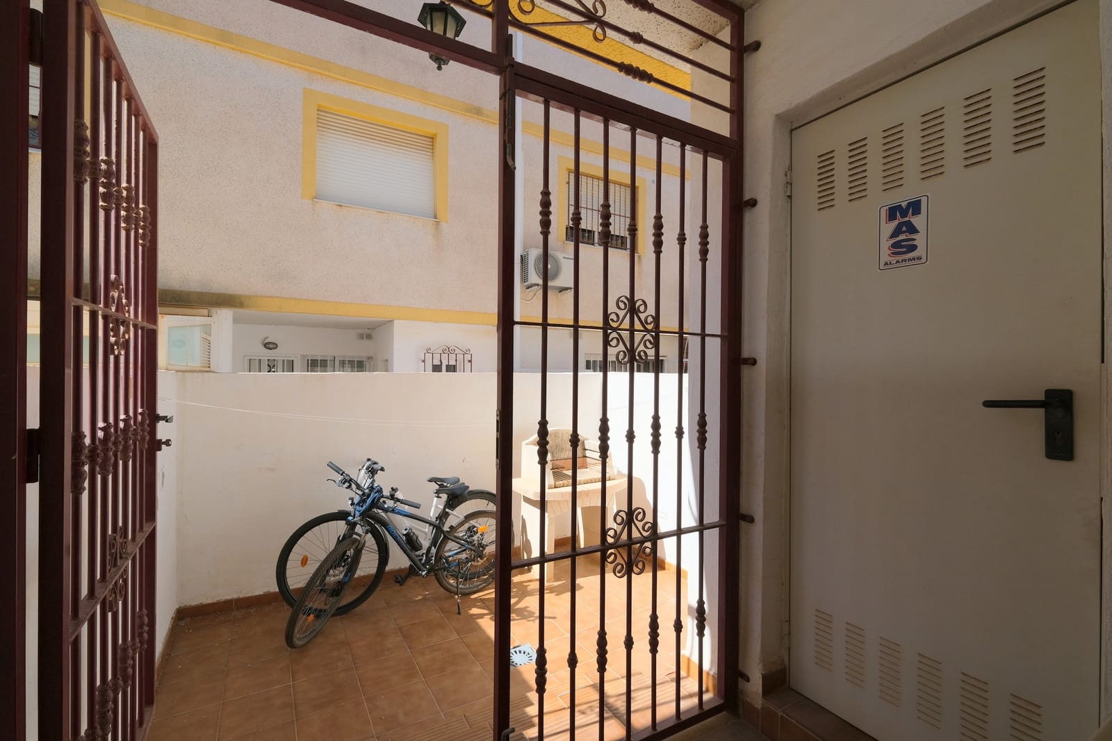 3 slaapkamer Huis te koop in Playa Flamenca met zwembad garage - € 189.995 (Ref: 9850922)