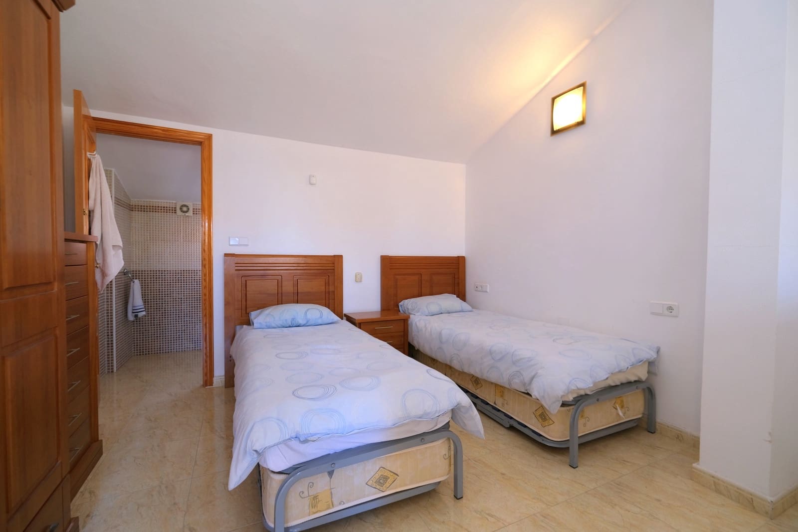 3 slaapkamer Huis te koop in Playa Flamenca met zwembad garage - € 189.995 (Ref: 9850922)