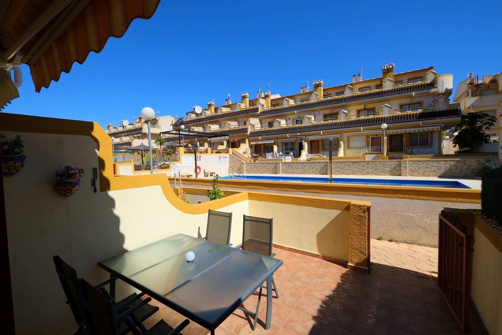 3 slaapkamer Huis te koop in Playa Flamenca met zwembad garage - € 189.995 (Ref: 9850922)