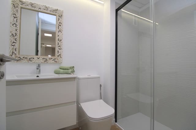 Apartamento de 2 habitaciones en Puerto Deportivo, Torrevieja en venta - 194.700 € (Ref: 9850923)