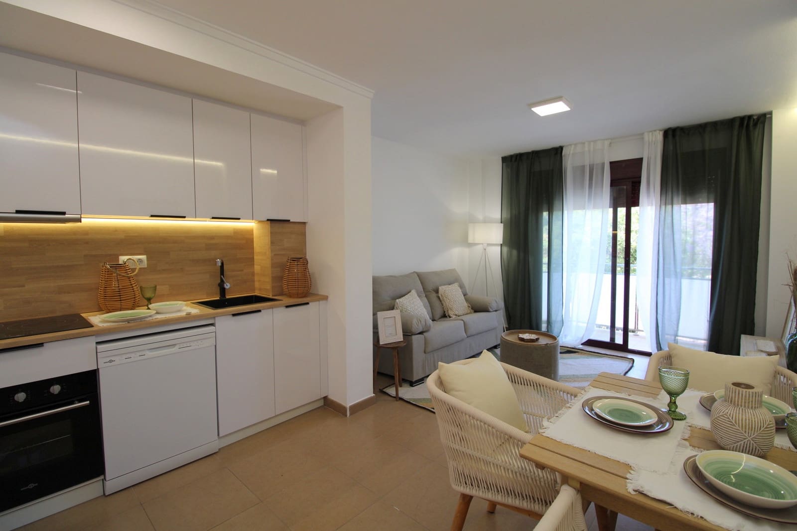 Apartamento de 2 habitaciones en Torrevieja en venta - 194.700 € (Ref: 9850923)