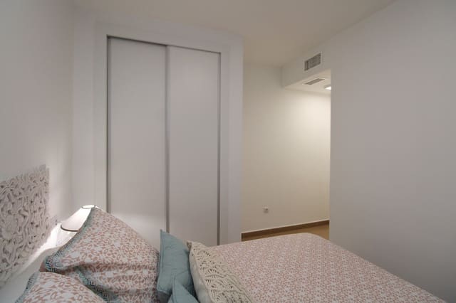 Apartamento de 2 habitaciones en Puerto Deportivo, Torrevieja en venta - 194.700 € (Ref: 9850923)