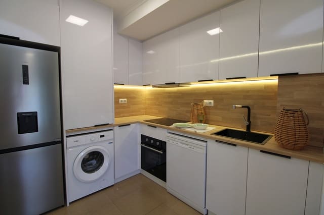Apartamento de 2 habitaciones en Puerto Deportivo, Torrevieja en venta - 179.700 € (Ref: 9850925)