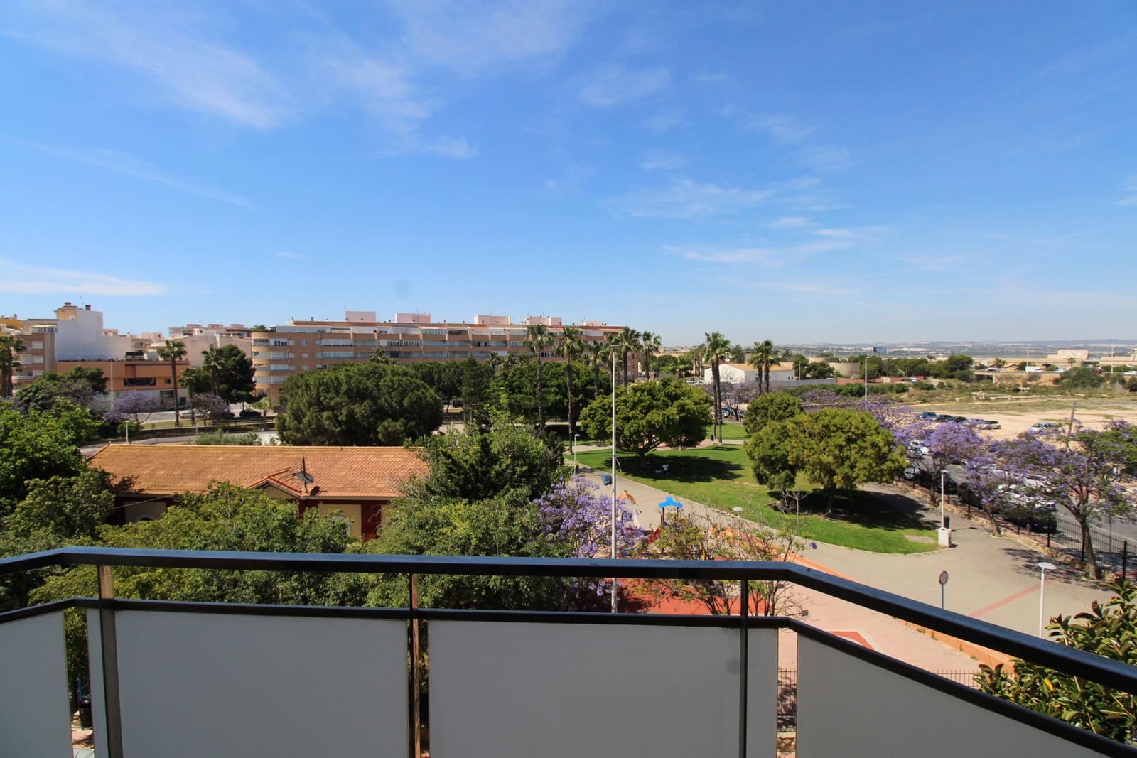 Apartamento de 2 habitaciones en Torrevieja en venta - 179.700 € (Ref: 9850925)