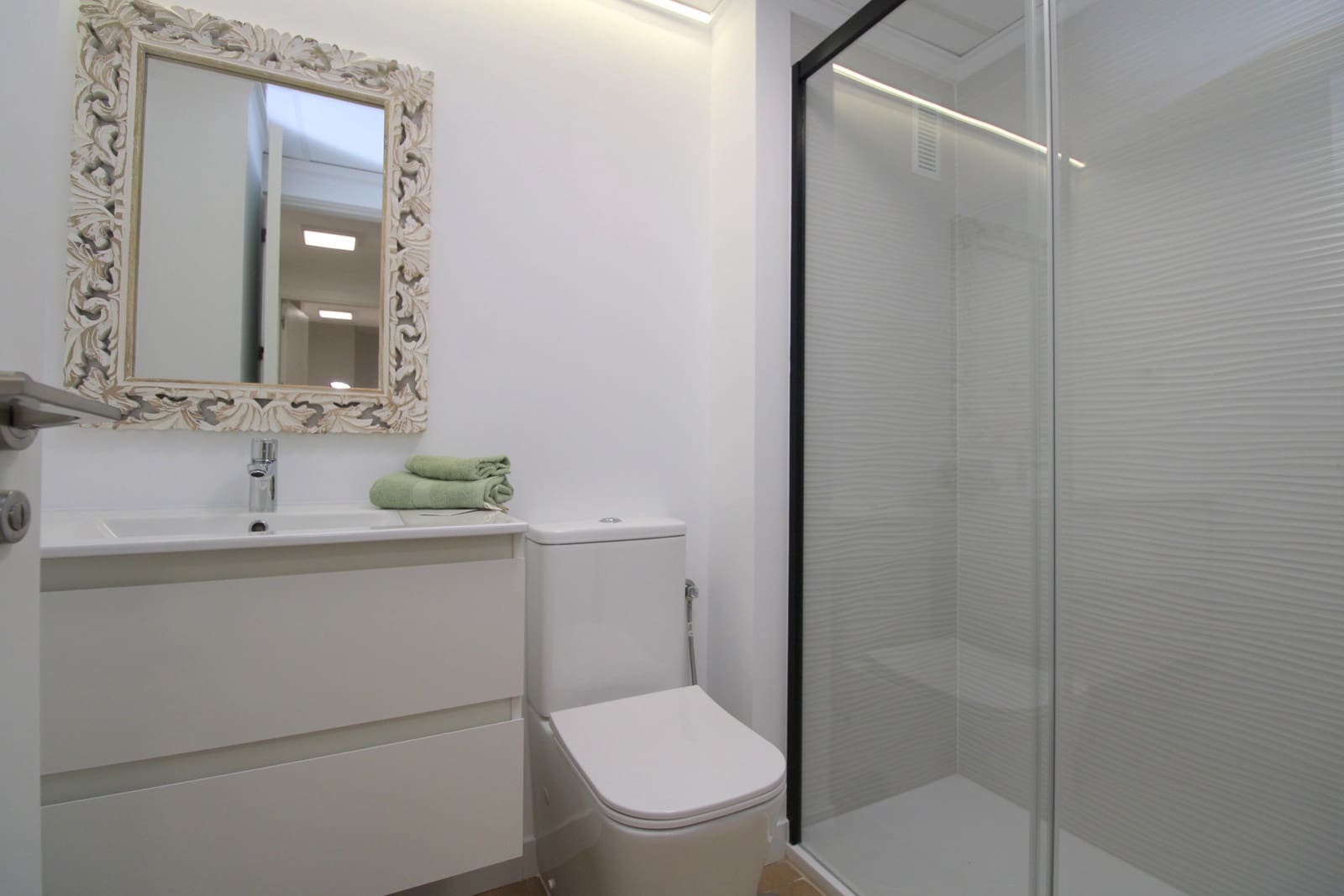 Apartamento de 2 habitaciones en Torrevieja en venta - 149.700 € (Ref: 9850927)