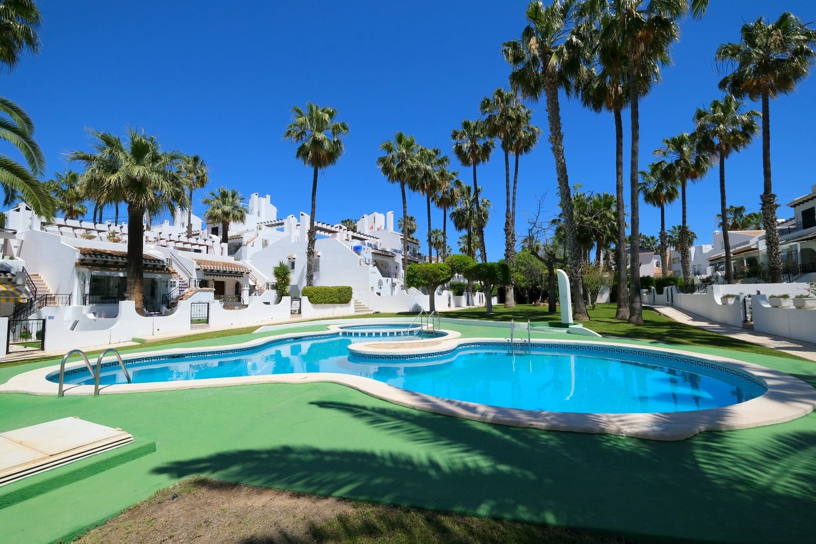 2 soveværelse Penthouse til salg i Villamartin med swimmingpool - € 229.000 (Ref: 9855060)