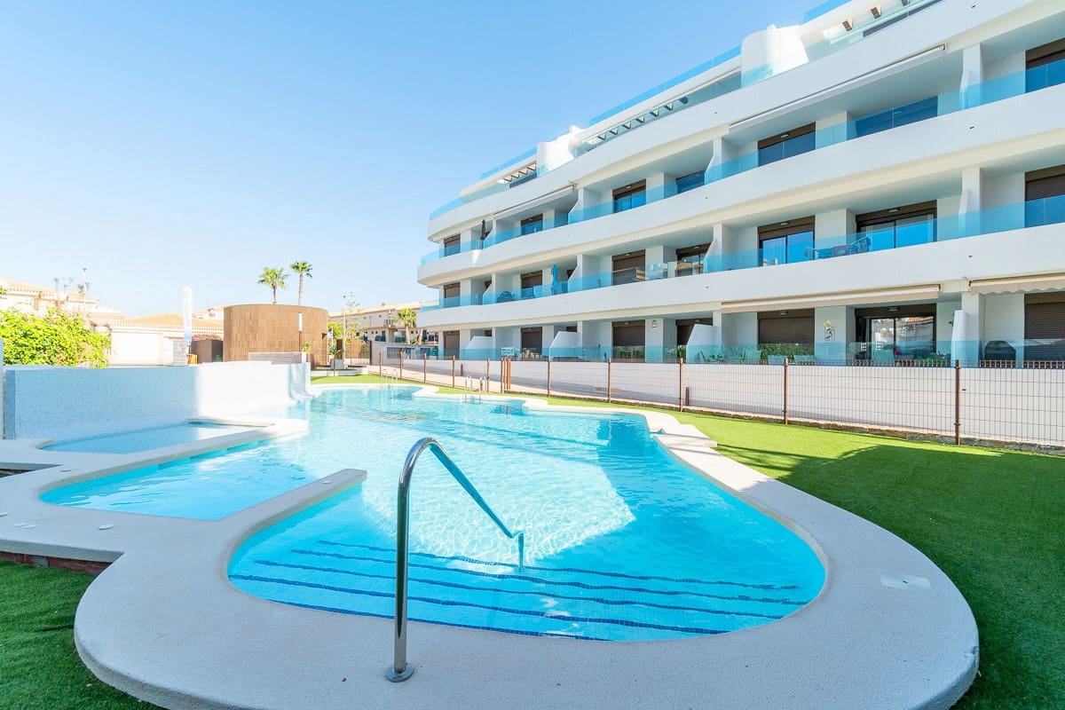 4 soveværelse Lejlighed til salg i Playa Flamenca med swimmingpool garage - € 499.000 (Ref: 9868290)