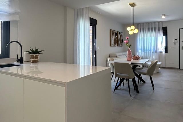 3 chambre Maison de Ville à vendre à Pilar de la Horadada ciudad, Pilar de la Horadada avec garage - 299 900 € (Ref: 9875759)
