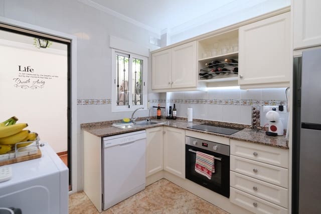 2 soverom Hus til salgs i Punta Prima, Torrevieja med svømmebasseng garasje - € 189 000 (Ref: 9884191)