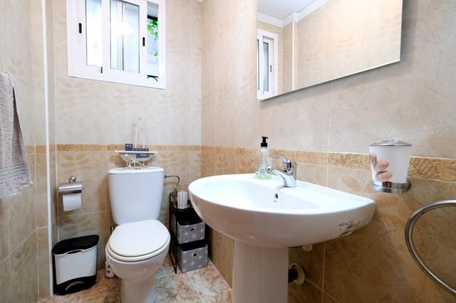 2 soverom Hus til salgs i Punta Prima, Torrevieja med svømmebasseng garasje - € 189 000 (Ref: 9884191)