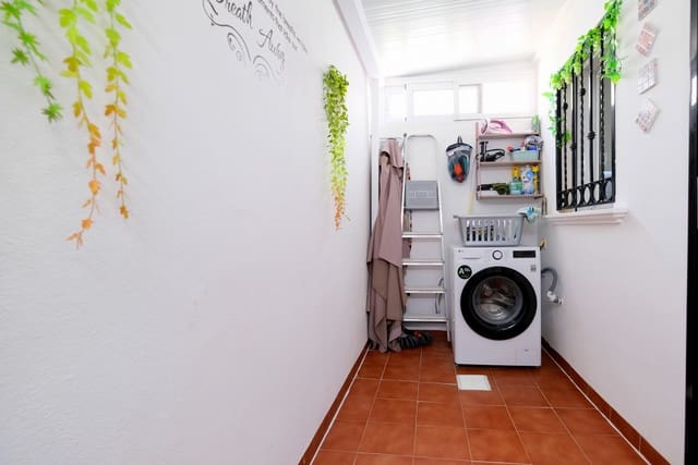 2 soverom Hus til salgs i Punta Prima, Torrevieja med svømmebasseng garasje - € 189 000 (Ref: 9884191)