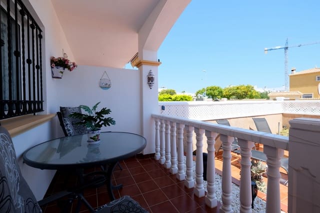 2 soverom Hus til salgs i Punta Prima, Torrevieja med svømmebasseng garasje - € 189 000 (Ref: 9884191)