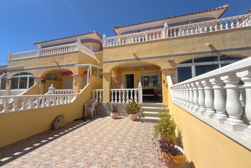 Casa de 3 habitaciones en Cabo Roig en venta con piscina garaje - 234.950 € (Ref: 9899112)