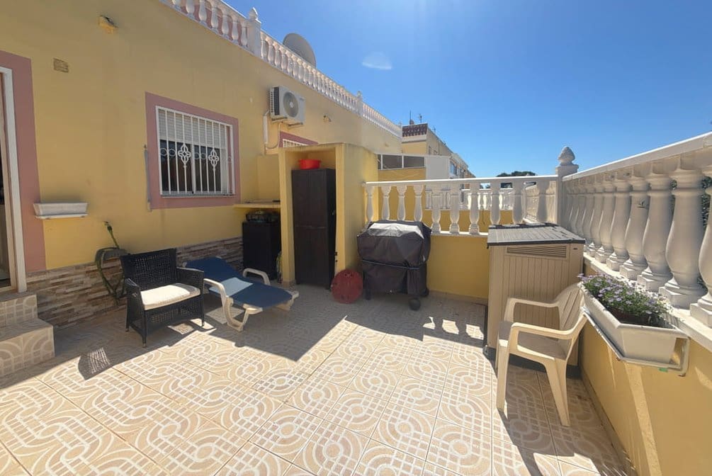 Casa de 3 habitaciones en Cabo Roig en venta con piscina garaje - 234.950 € (Ref: 9899112)