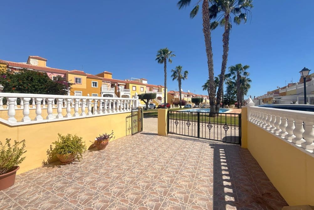 Casa de 3 habitaciones en Cabo Roig en venta con piscina garaje - 234.950 € (Ref: 9899112)