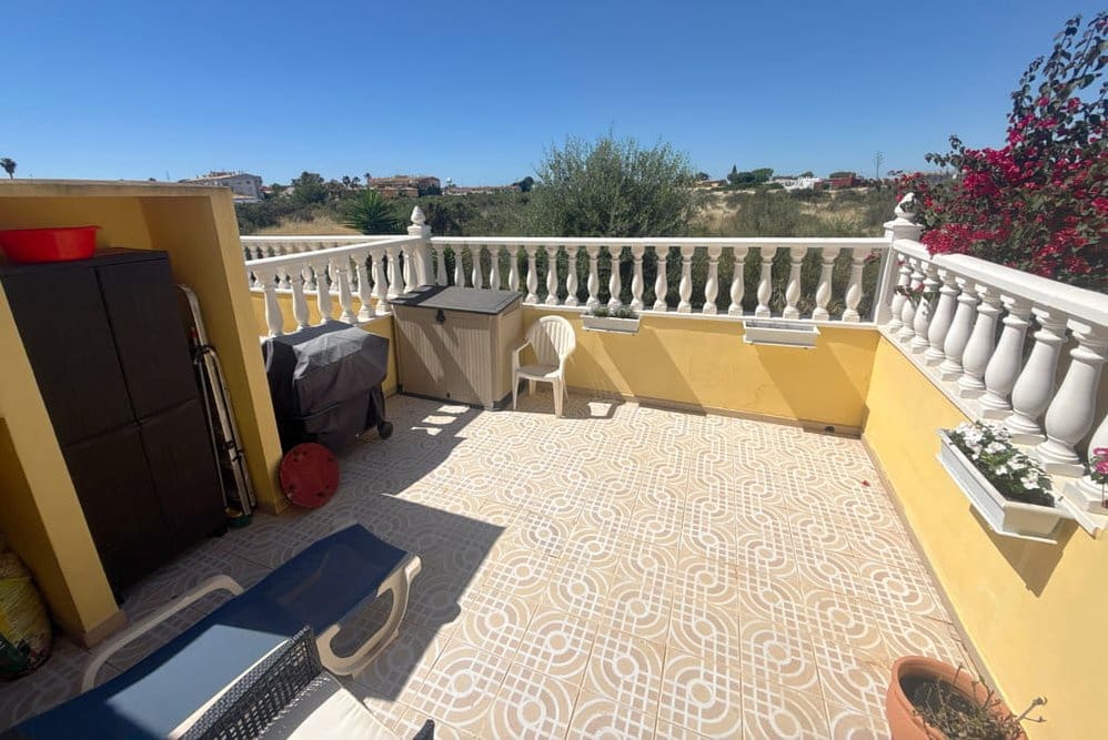 Casa de 3 habitaciones en Cabo Roig en venta con piscina garaje - 234.950 € (Ref: 9899112)
