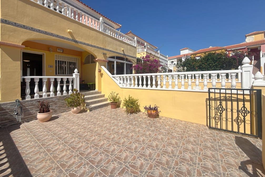 Casa de 3 habitaciones en Cabo Roig en venta con piscina garaje - 234.950 € (Ref: 9899112)