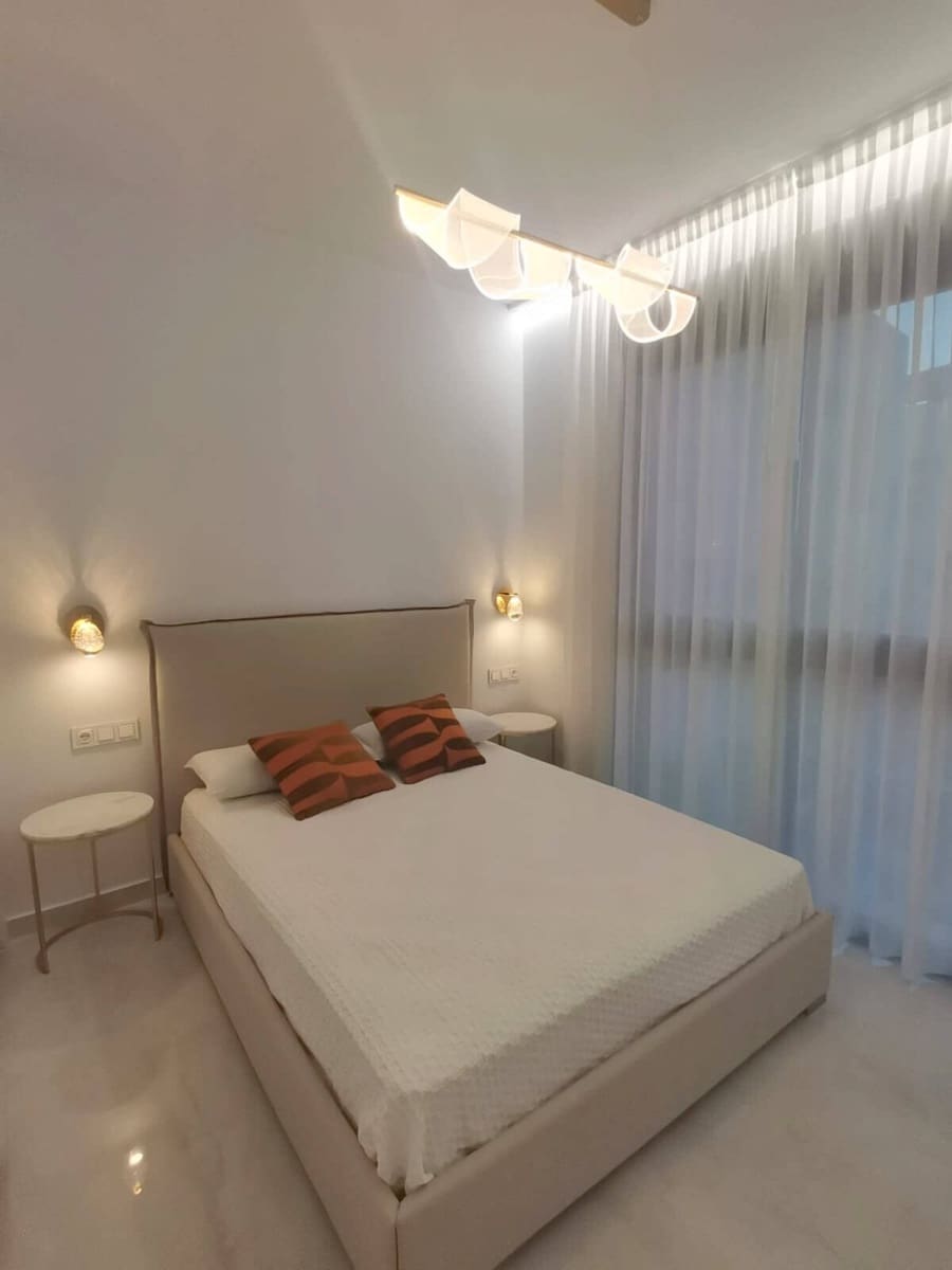 6 Zimmer Villa zu verkaufen in Cabo Roig mit Pool Garage - 1.780.000 € (Ref: 9899116)