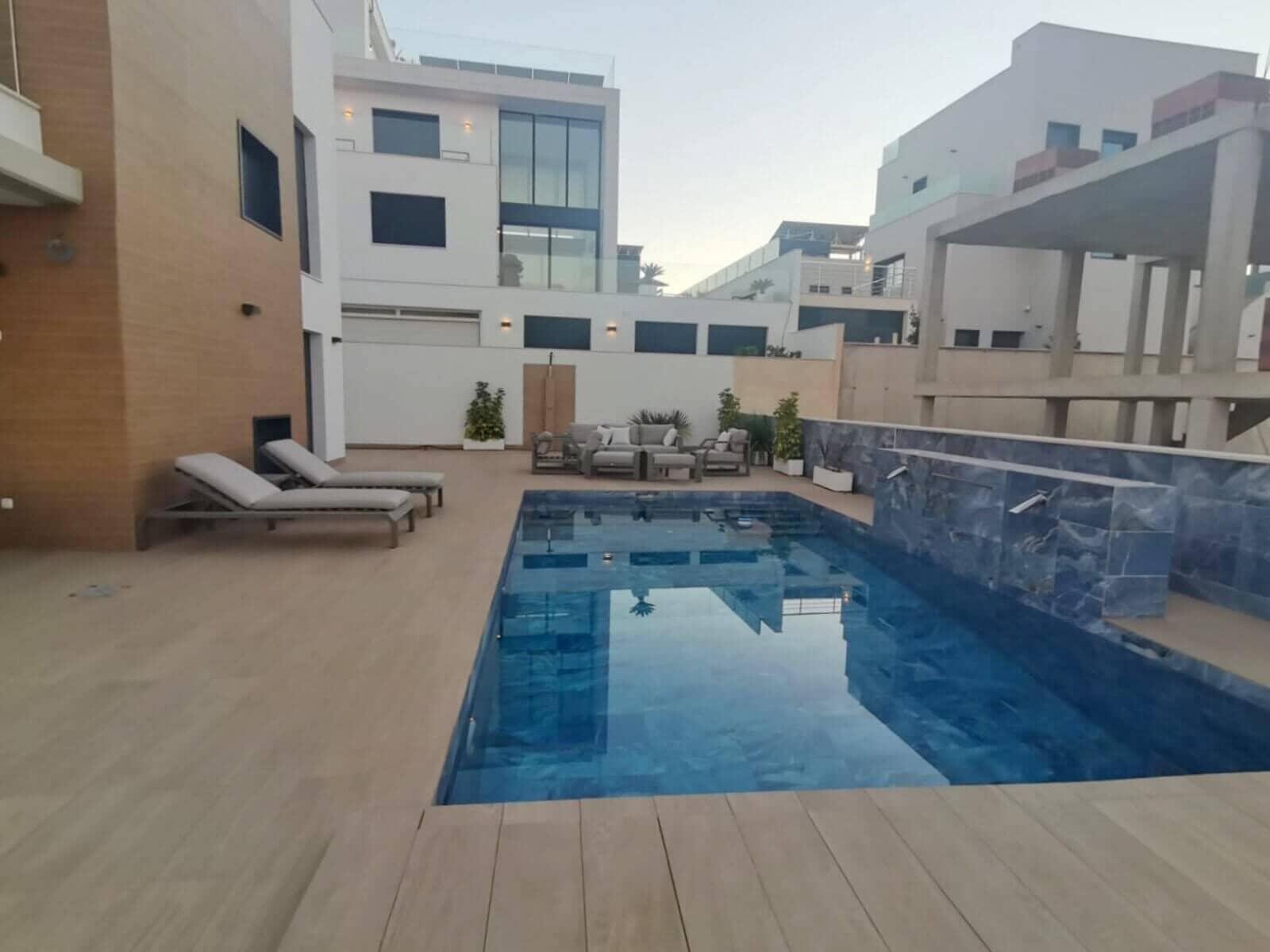 6 Zimmer Villa zu verkaufen in Cabo Roig mit Pool Garage - 1.780.000 € (Ref: 9899116)