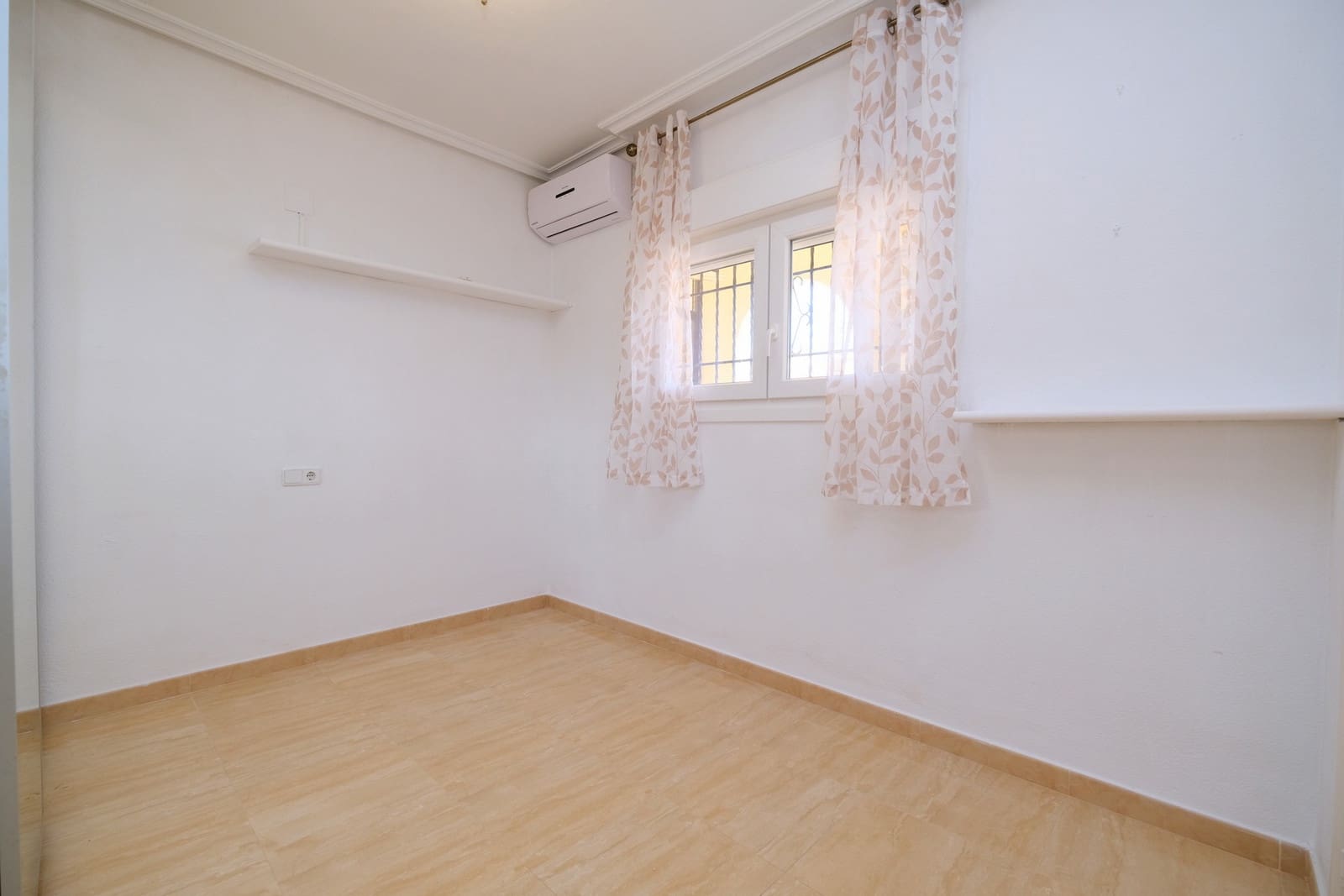 2 bedroom Penthouse for sale in Punta Prima with pool garage - € 179,995 (Ref: 9920019)